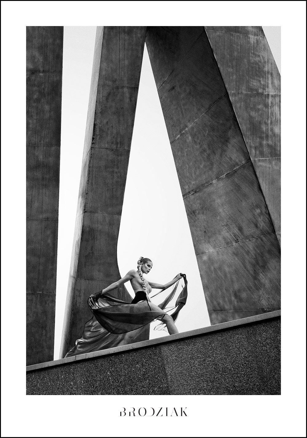 Plakat #18 | Pomnik | fot. Szymon Brodziak